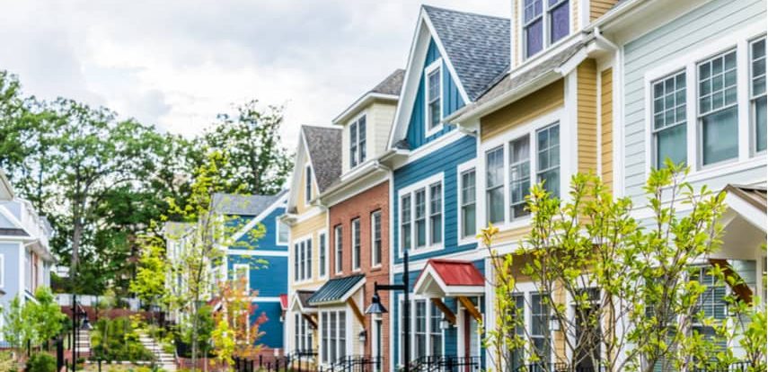 Row of houses in neighborhood to show crowdfunding real estate opportunity