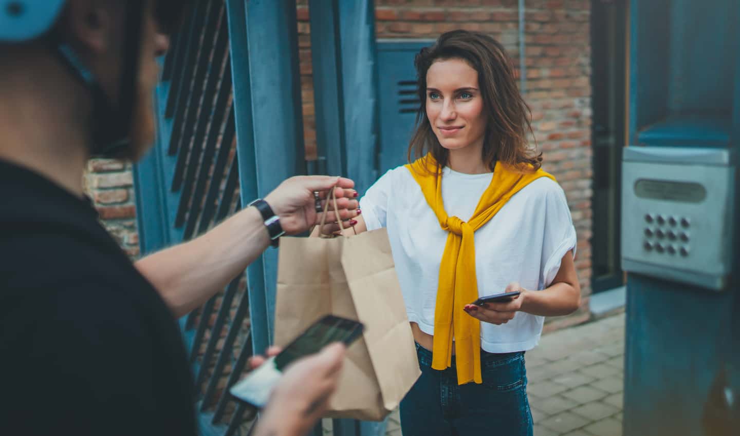 5 Ways Postmates Helps Drivers Out-Earn Other Delivery Gigs